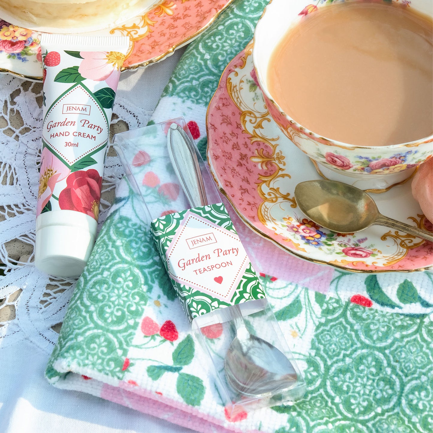 Garden Party Pretty - Up For Tea - 30ml Hand Cream, Tea Towel (40 x 57cm) & Teaspoon (12.5cm)